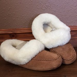 Rj’s Genuine Sheepskin Slippers Sz. 6 Tan, NEW